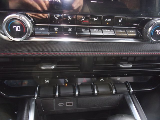 Used 2023 Chevrolet Colorado Z71 w/ Z71 Convenience Package 2 image 25