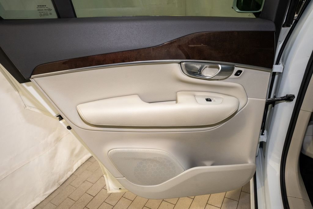 Used 2019 Volvo XC90 T6 Momentum w/ Protection Package Premier image 11