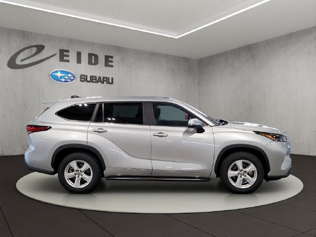 Used 2023 Toyota Highlander L FWD image 13