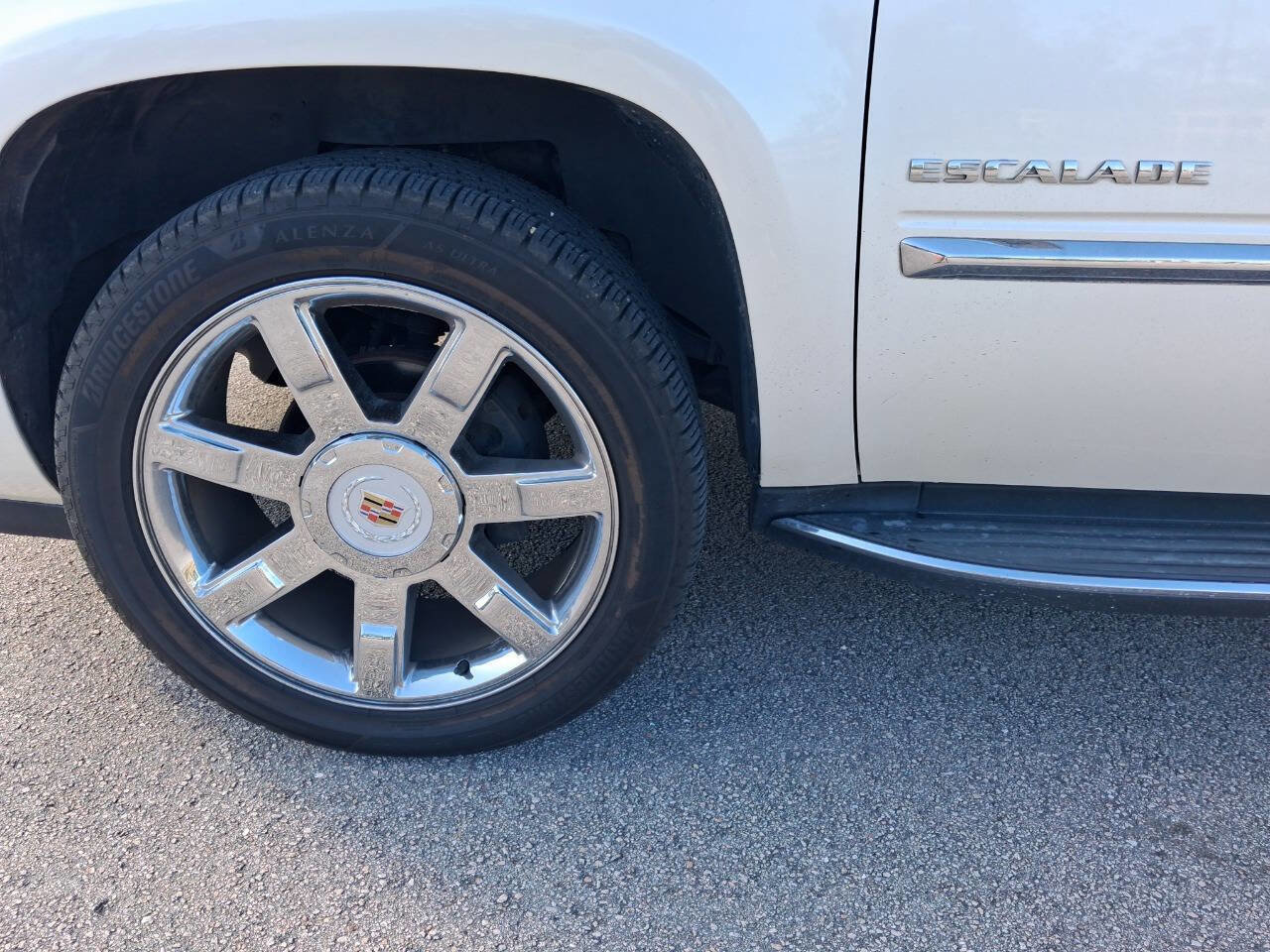 Used 2013 Cadillac Escalade Luxury RWD image 22