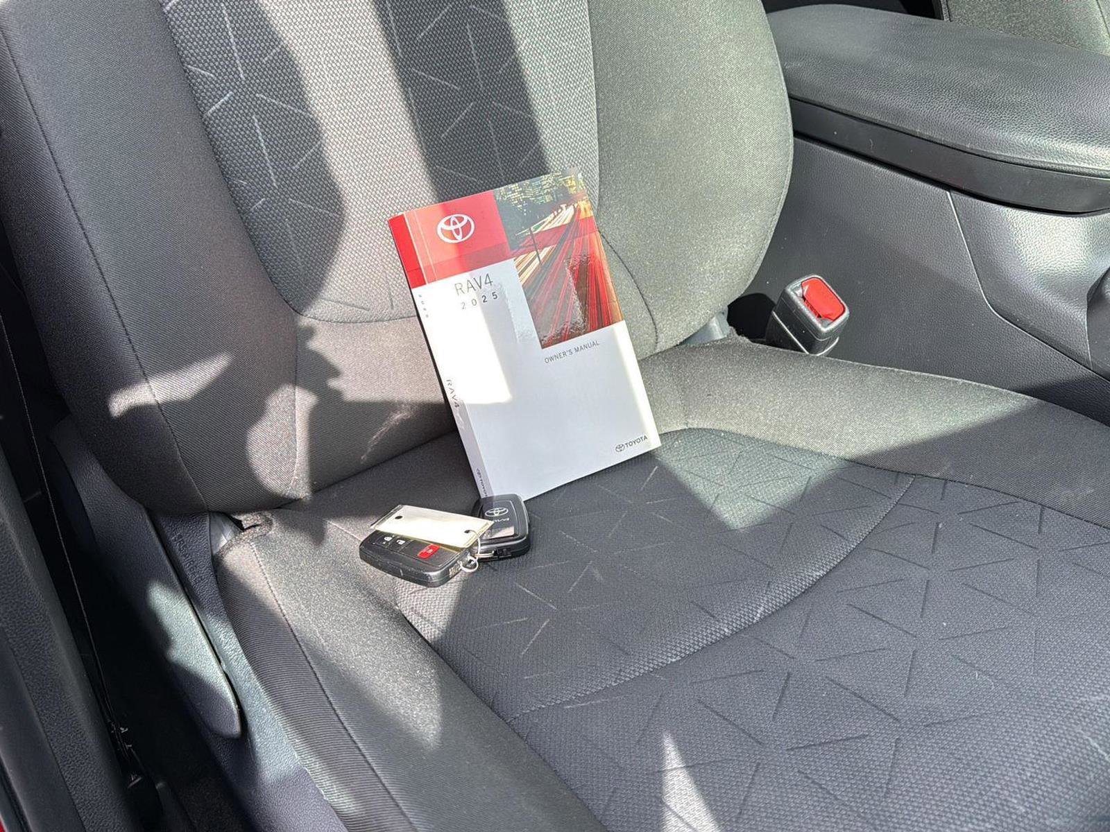 Used 2025 Toyota RAV4 XLE image 15