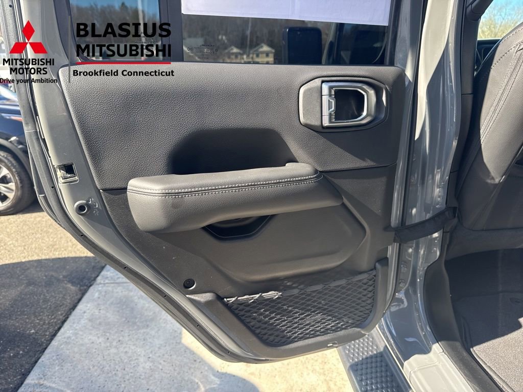 Used 2023 Jeep Wrangler Unlimited Sahara image 38