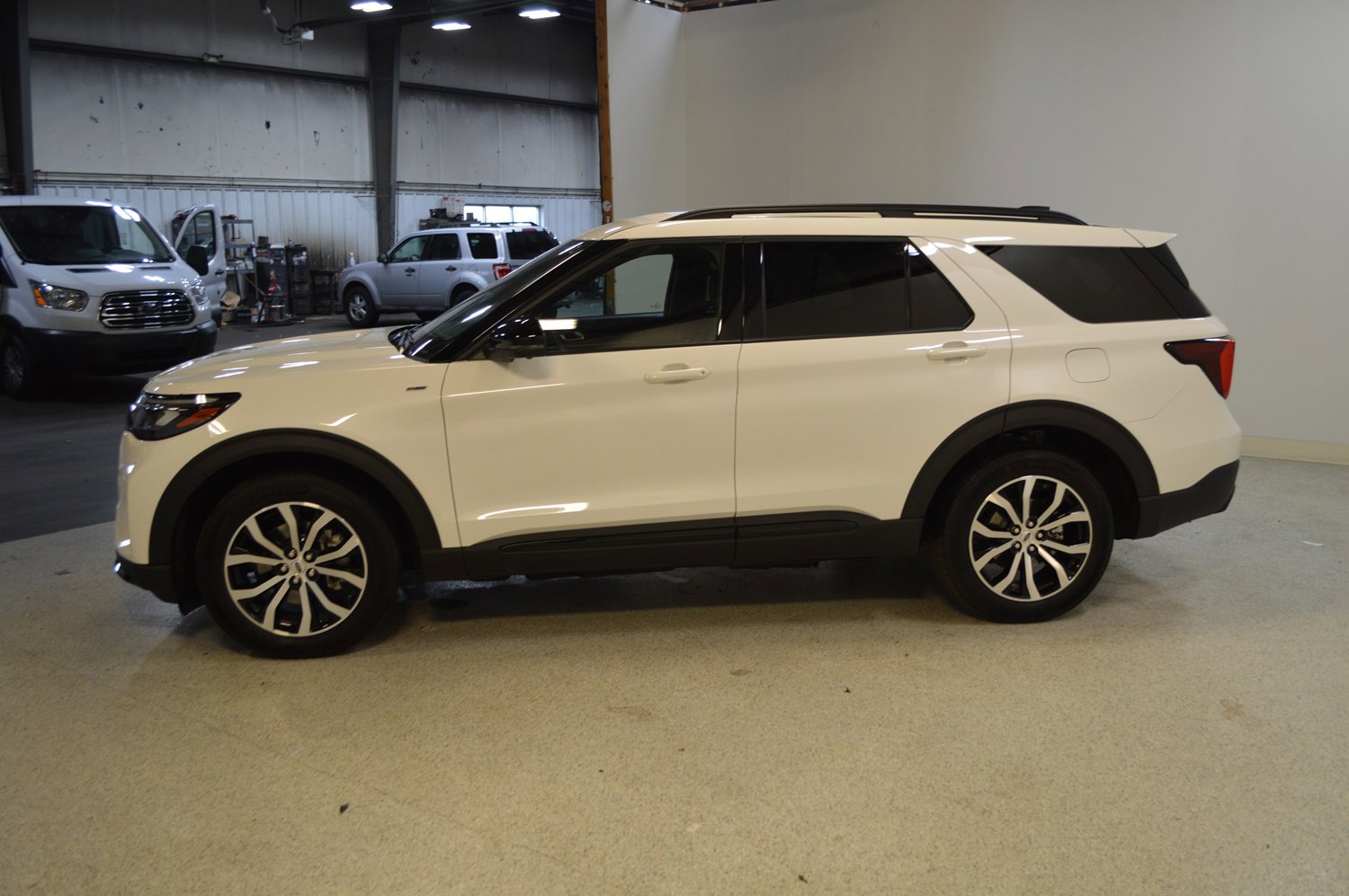 Certified 2025 Ford Explorer ST-Line image 6