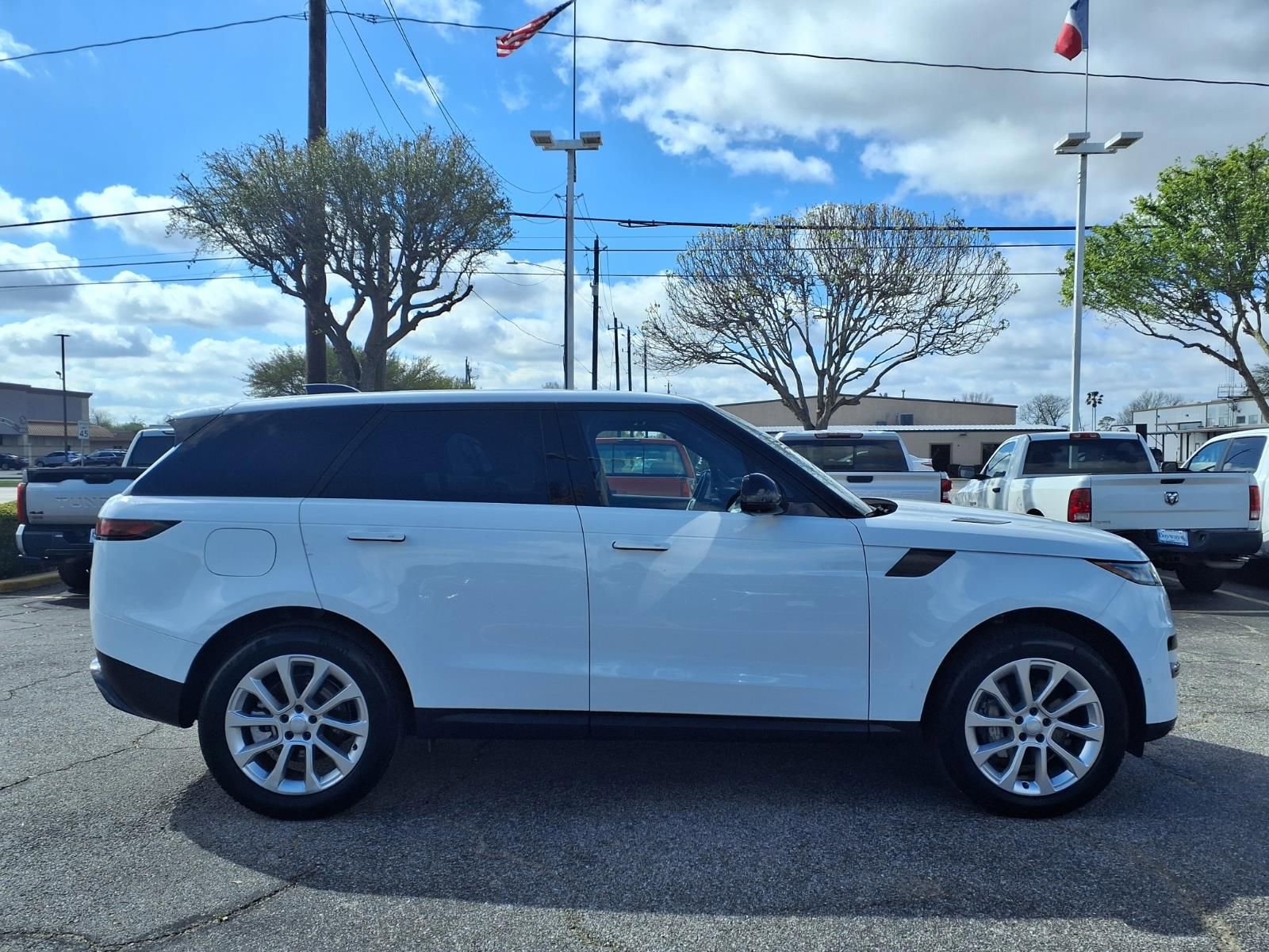 Used 2025 Land Rover Range Rover Sport SE image 21