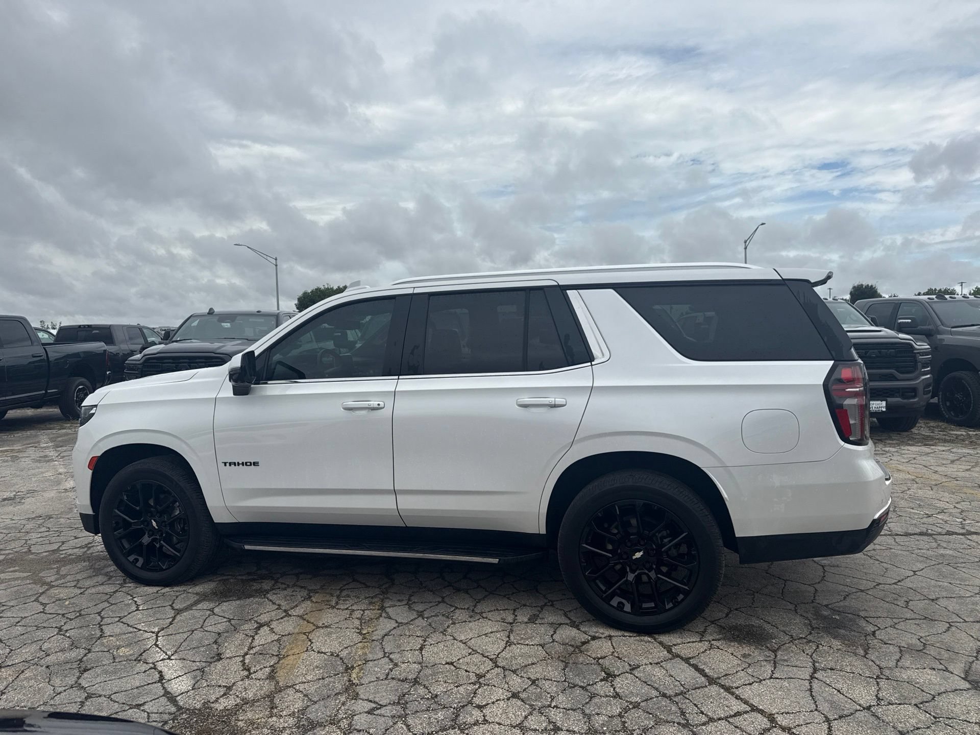 Used 2022 Chevrolet Tahoe LT w/ Luxury Package AWD/4WD image 9