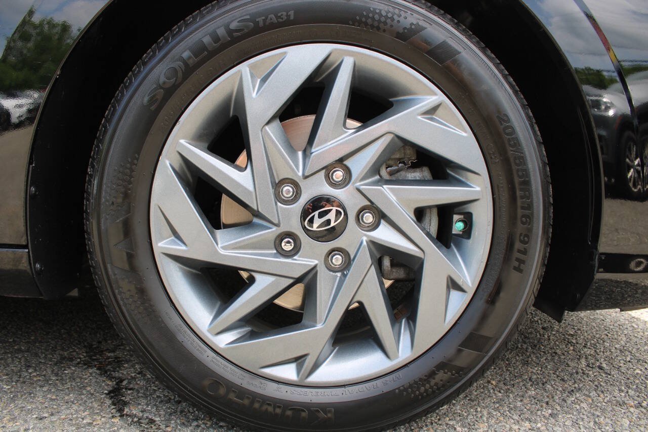 Used 2024 Hyundai Elantra SEL FWD image 22