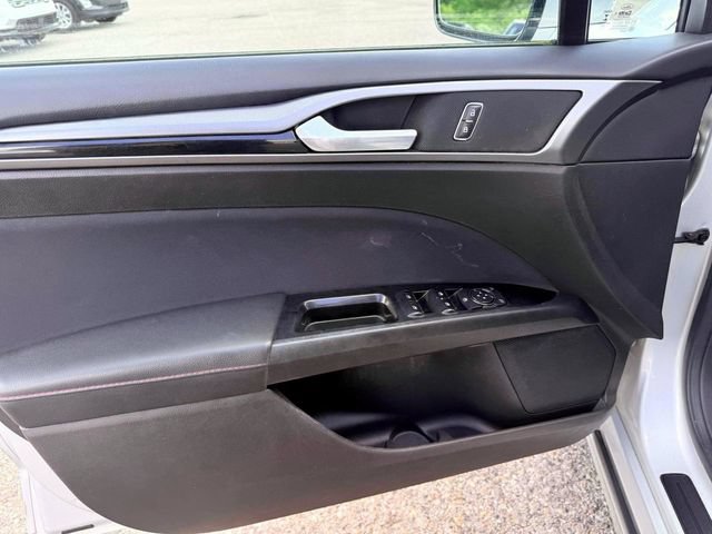 Used 2016 Ford Fusion SE AWD/4WD image 15