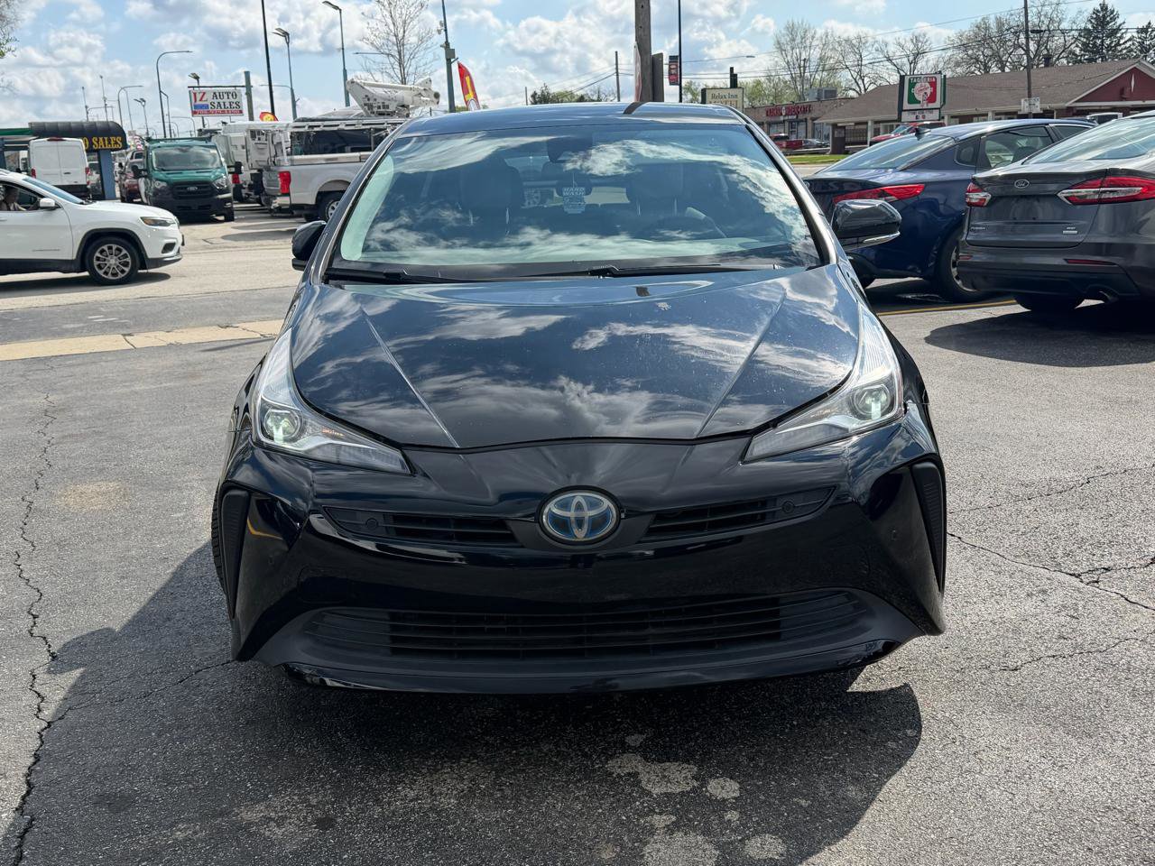 Used 2020 Toyota Prius LE FWD image 2
