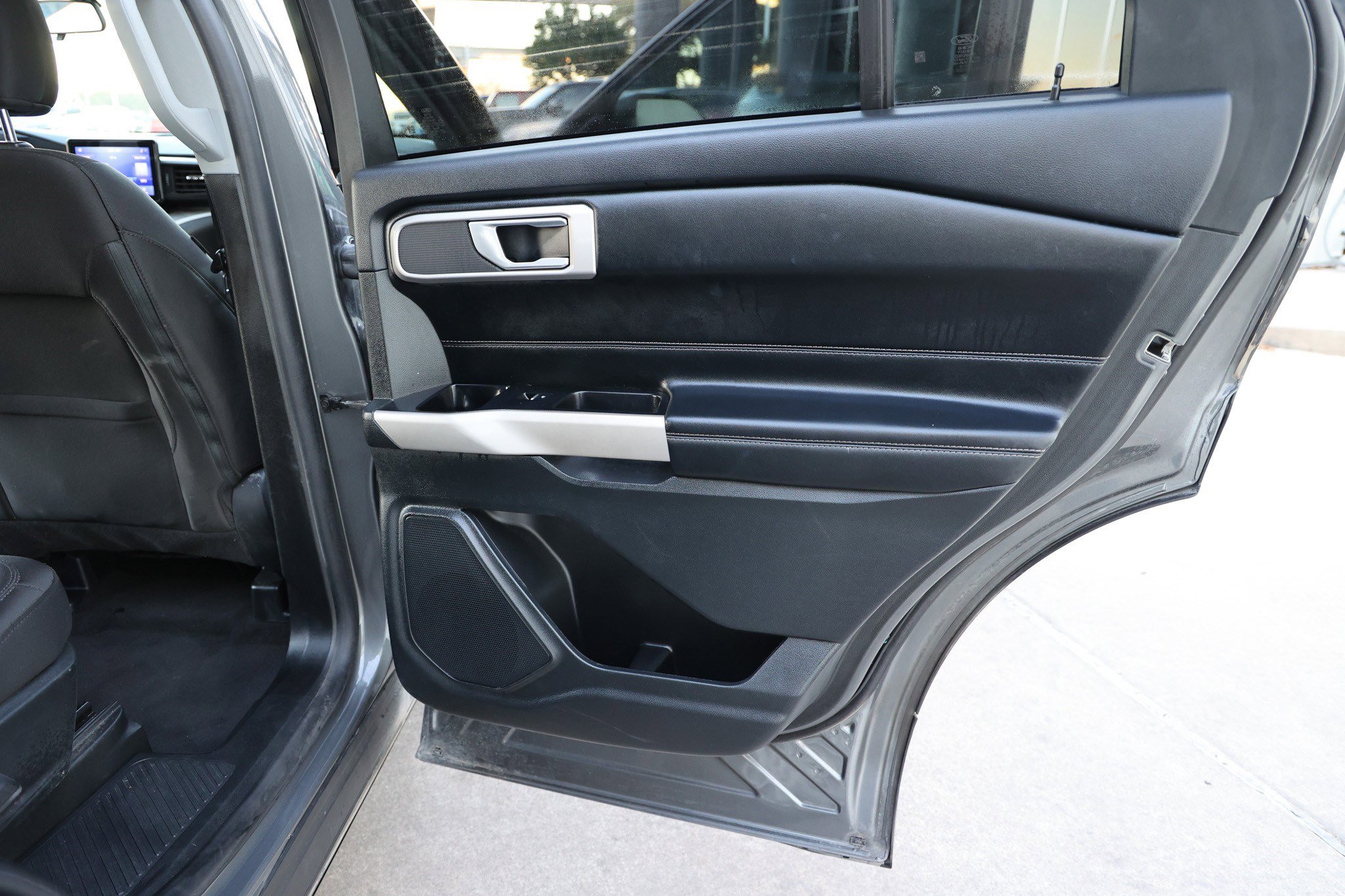 Used 2023 Ford Explorer XLT image 29