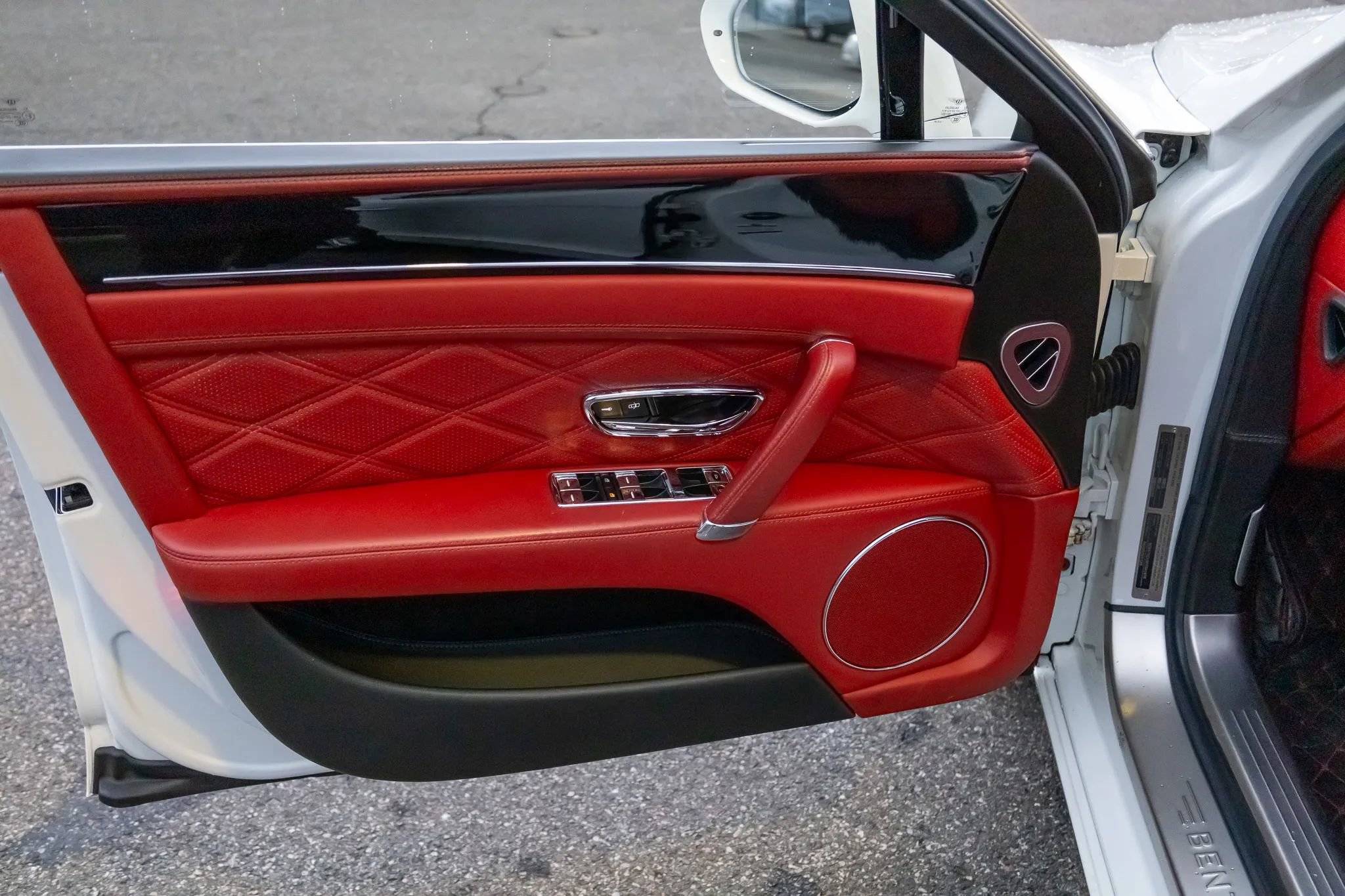 Used 2015 Bentley Flying Spur V8 image 37