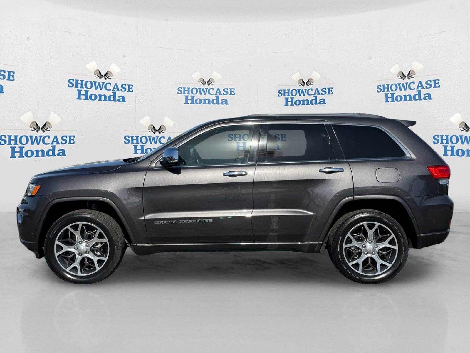 Used 2019 Jeep Grand Cherokee Overland AWD/4WD image 4