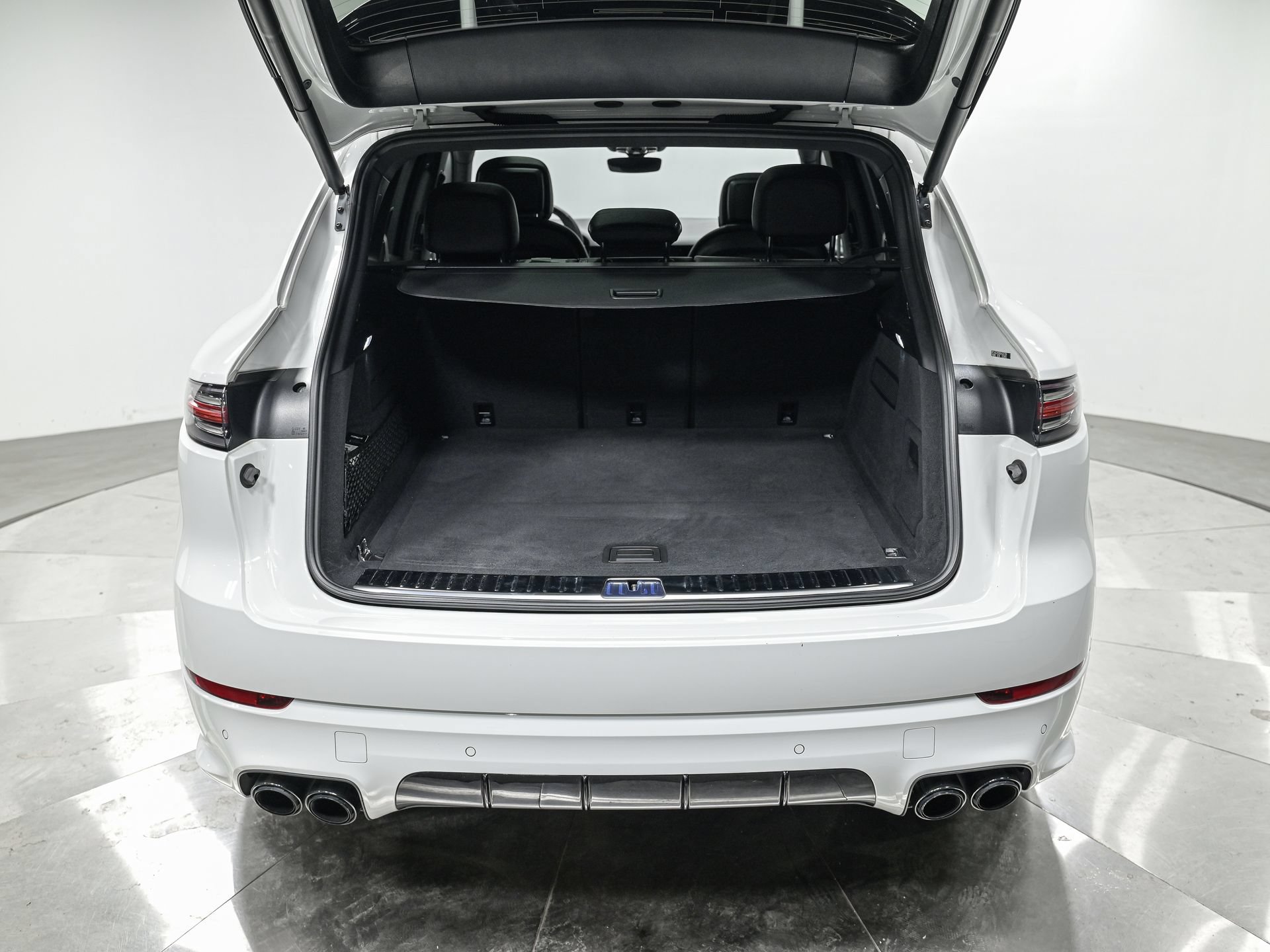 Used 2022 Porsche Cayenne Platinum Edition AWD/4WD image 6