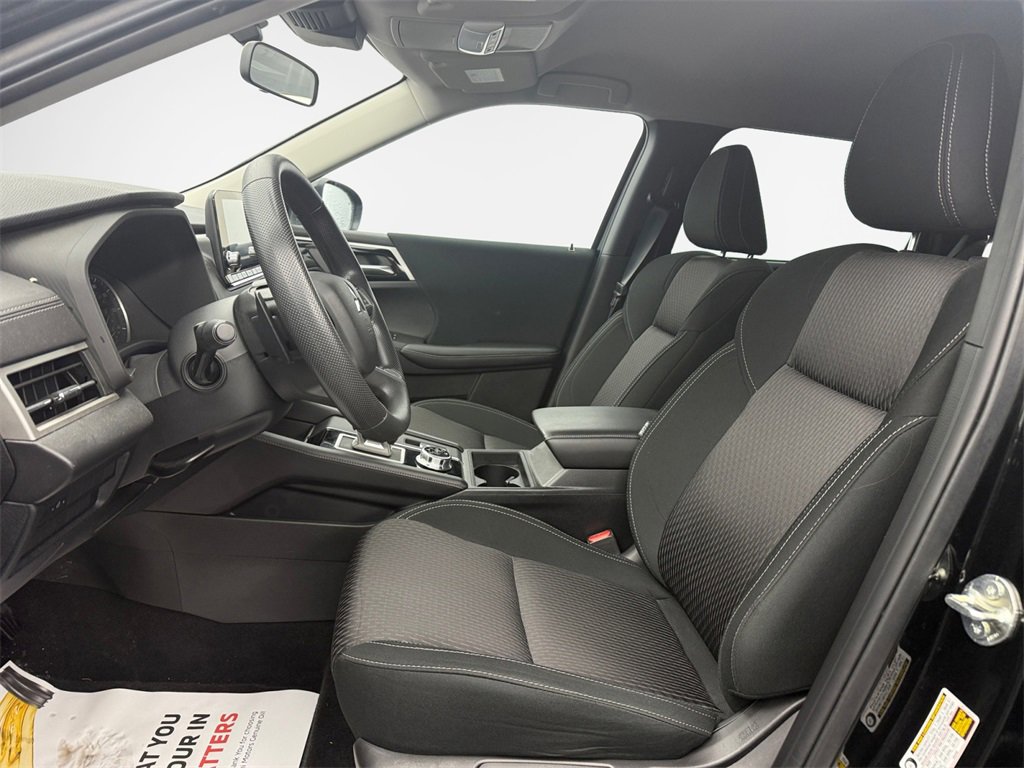 Used 2022 Mitsubishi Outlander ES image 12