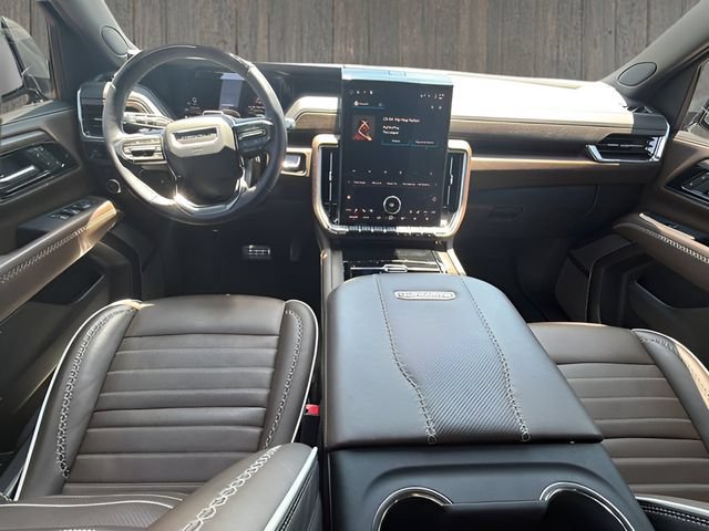 Used 2025 GMC Yukon Denali Ultimate AWD/4WD image 19