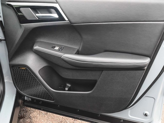 New 2025 Mitsubishi Outlander SE image 8