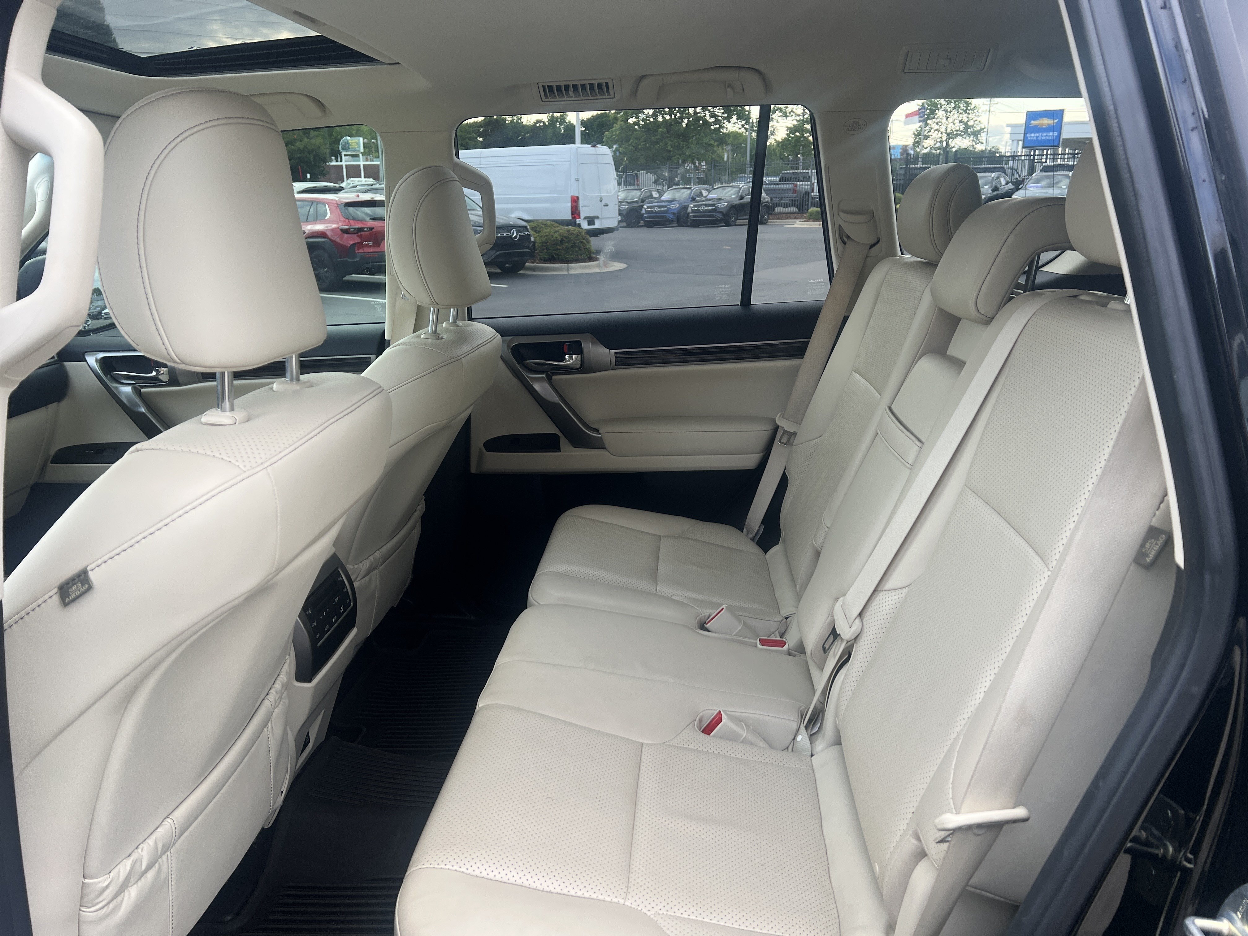 Used 2022 Lexus GX 460 Luxury w/ Accessory Package AWD/4WD image 31