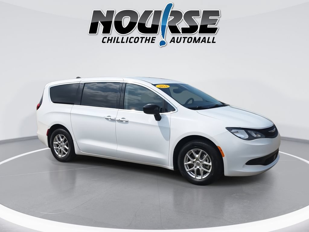 Used 2024 Chrysler Voyager LX FWD image 2