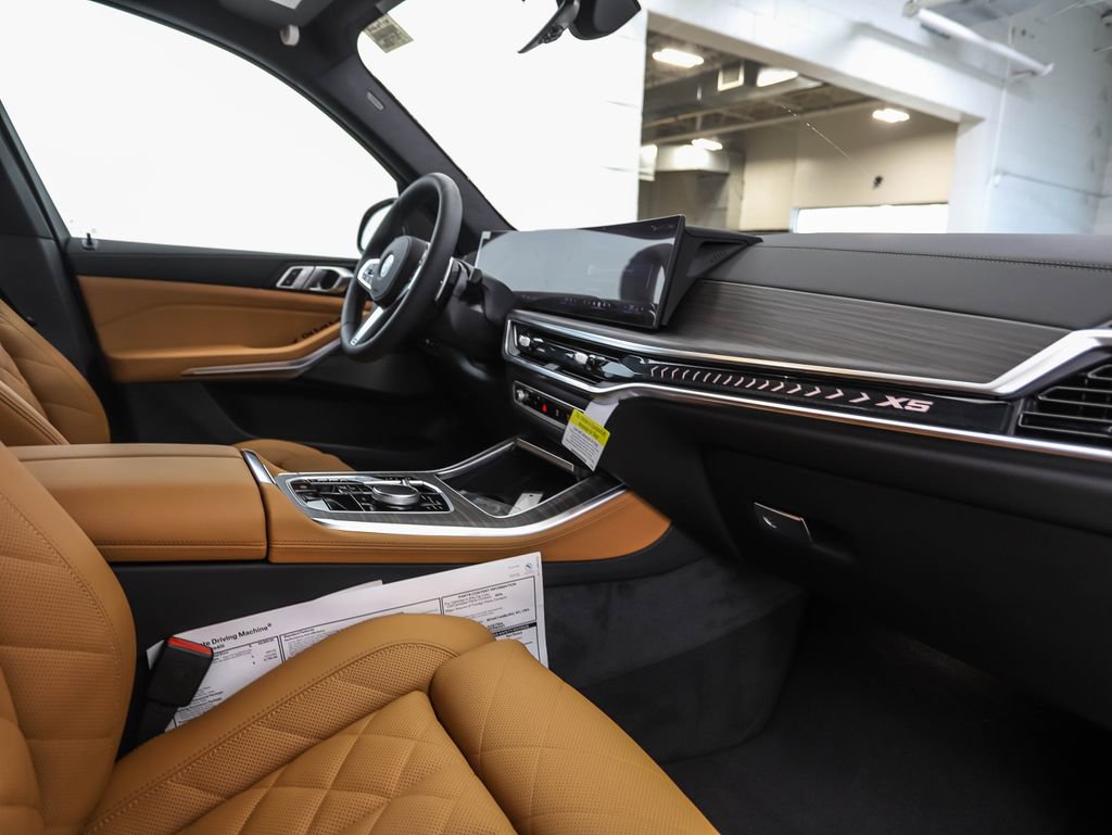 Used 2026 BMW X5 xDrive40i w/ M Sport Package image 28