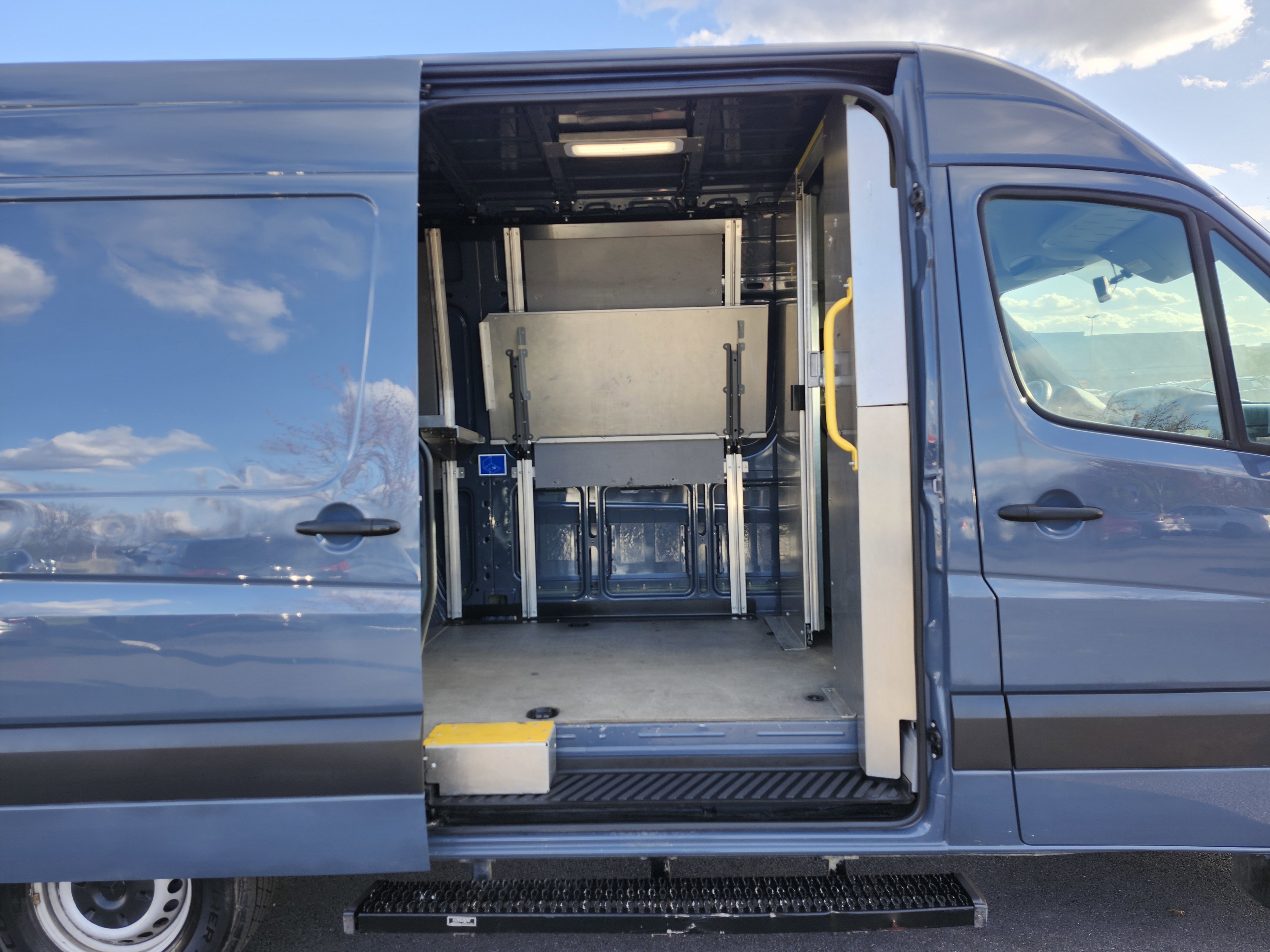 Used 2018 Mercedes-Benz Sprinter 2500 image 16