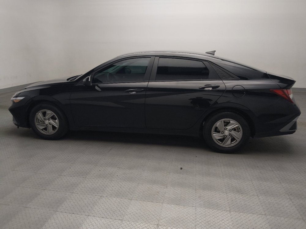 Used 2025 Hyundai Elantra SE w/ Cargo Package FWD image 3