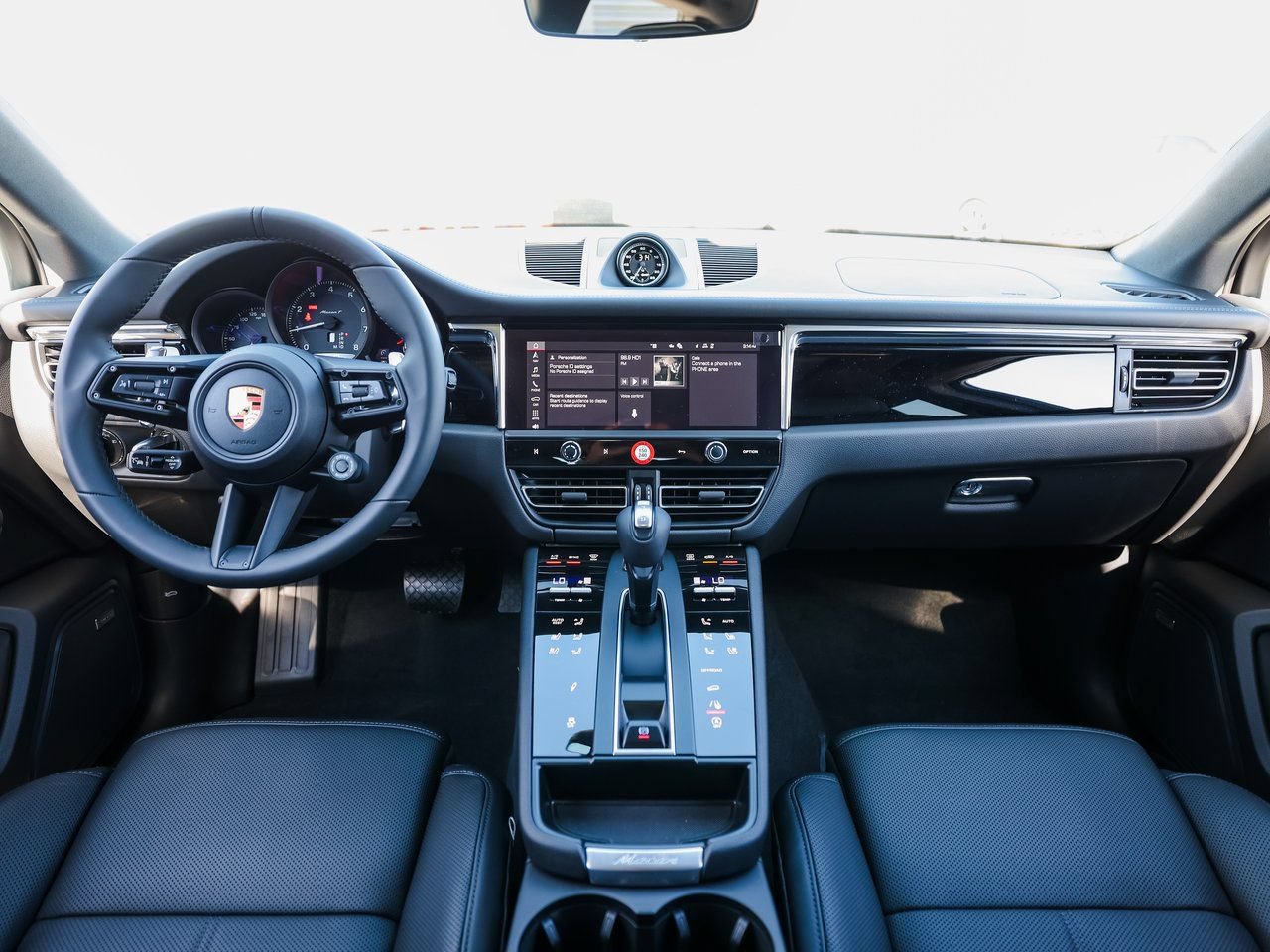 Certified 2026 Porsche Macan Turbo AWD/4WD image 24