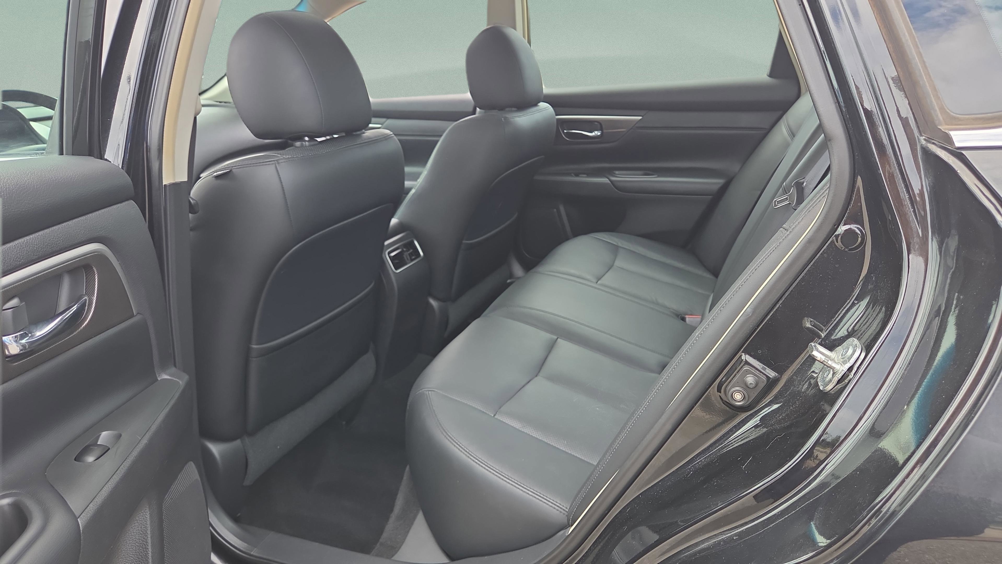 Used 2013 Nissan Altima 3.5 SL w/ Technology Pkg FWD image 11