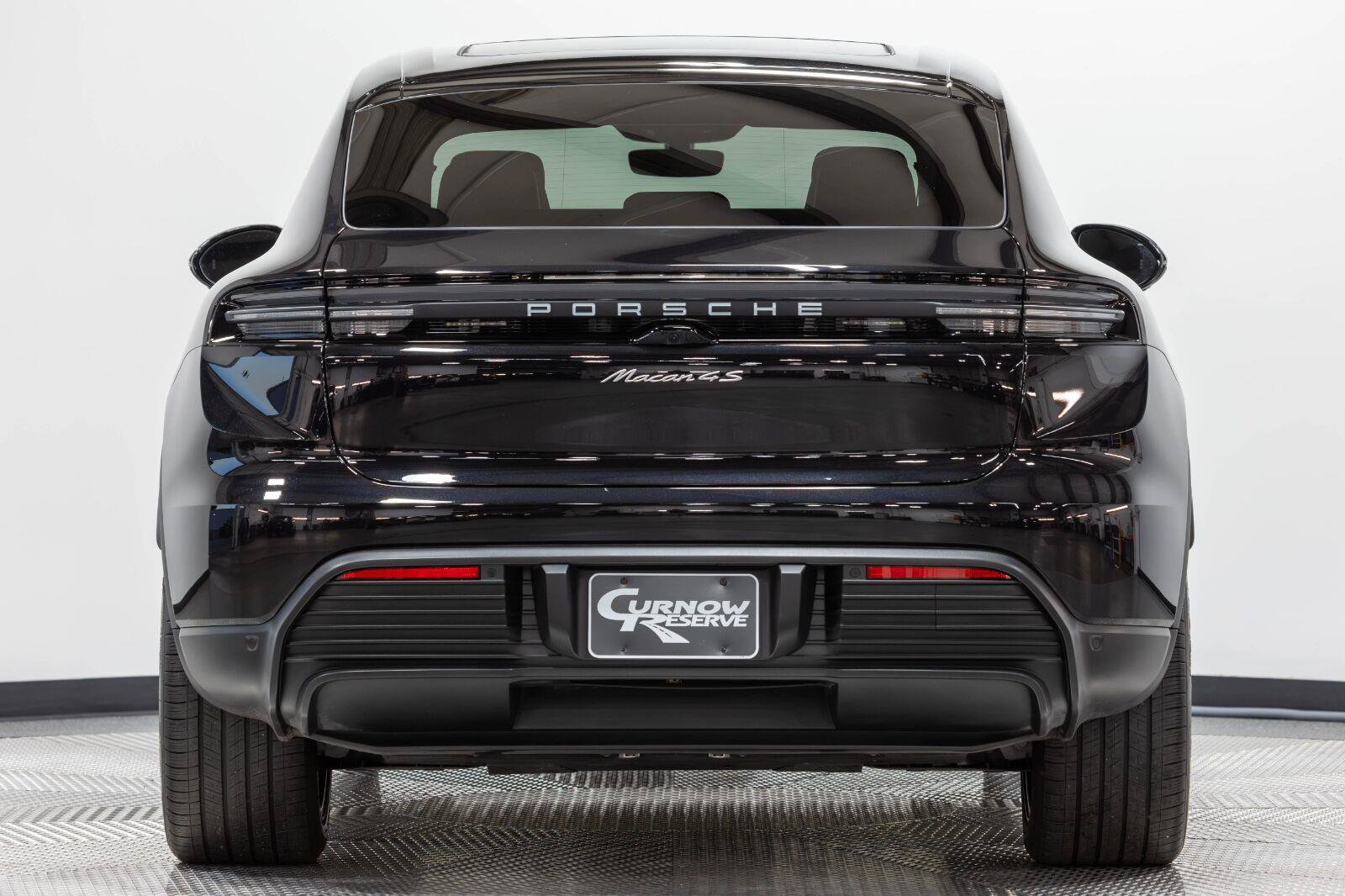 Used 2025 Porsche Macan 4S Electric AWD/4WD image 15
