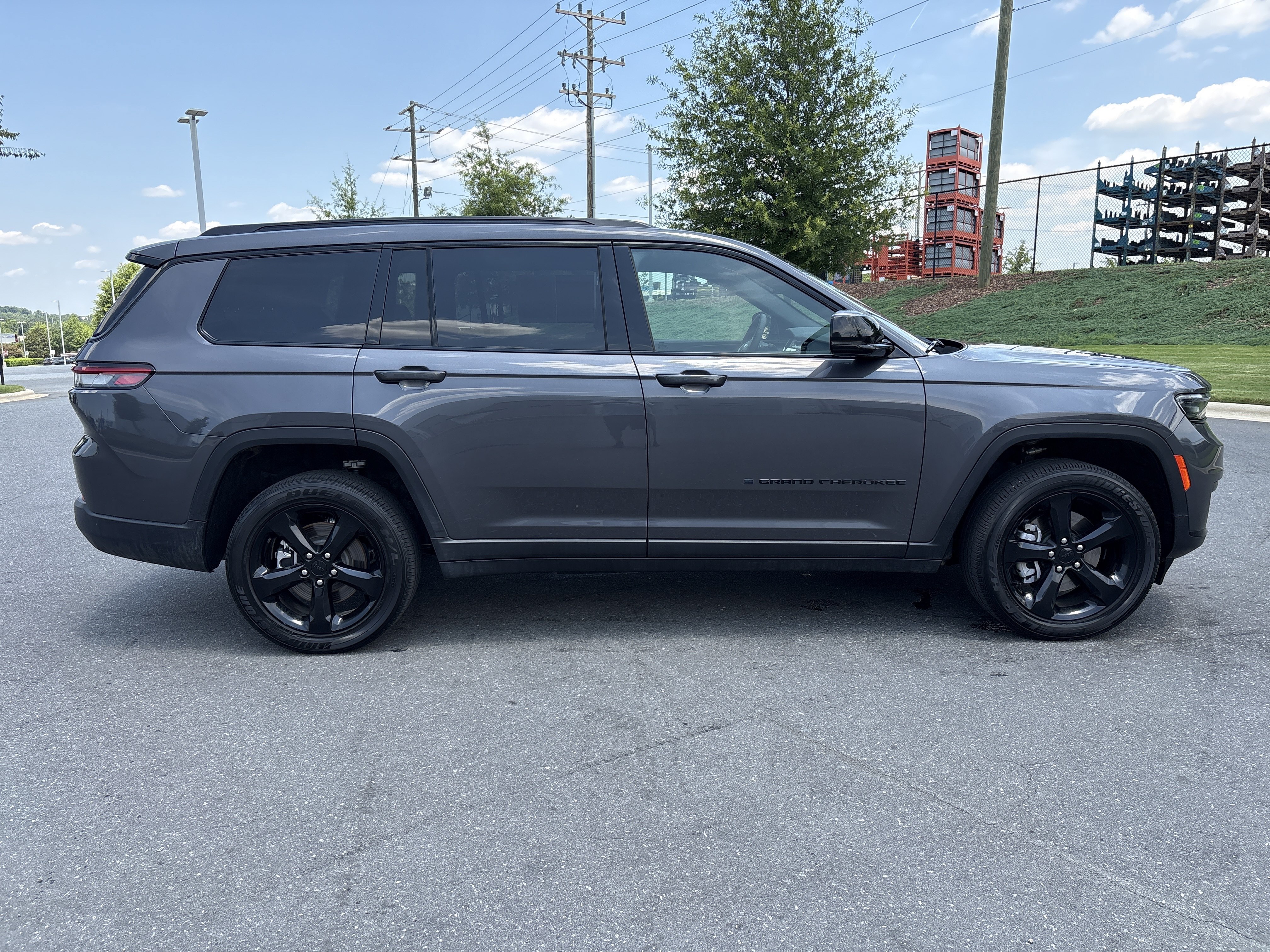 Used 2025 Jeep Grand Cherokee L Altitude AWD/4WD image 5