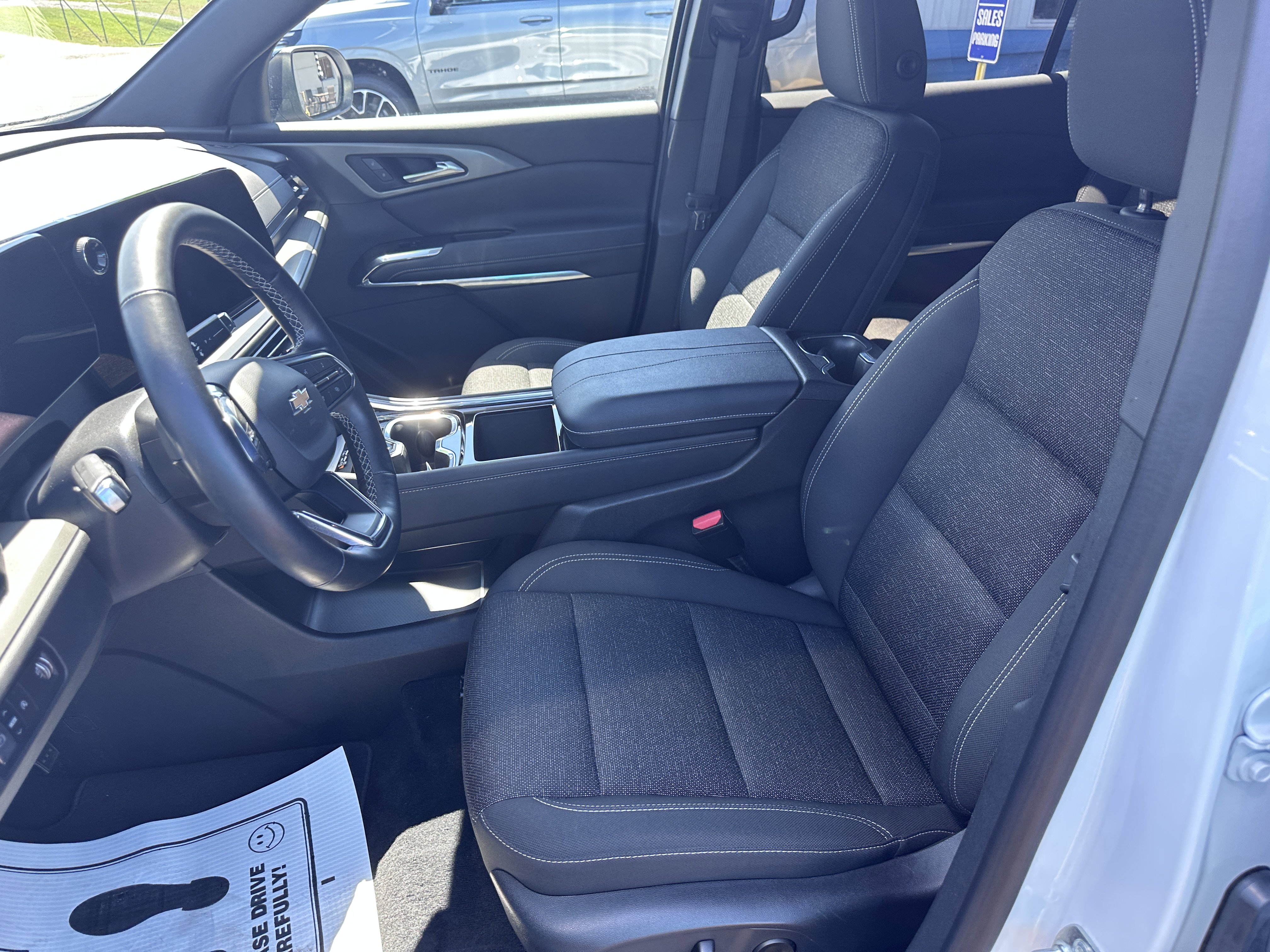 Used 2025 Chevrolet Traverse LT image 10