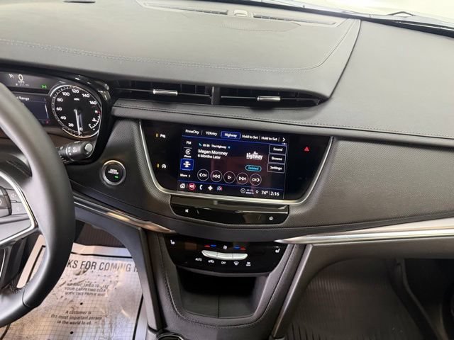Used 2025 Cadillac XT5 Luxury w/ LPO, Floor Liner Package FWD image 27