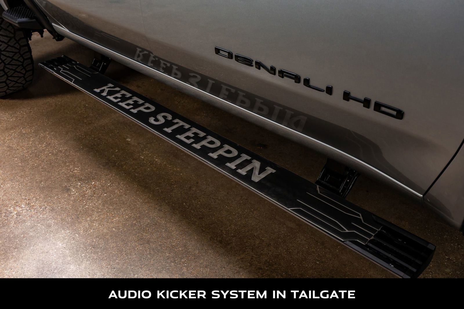 Used 2025 GMC Sierra 2500 Denali Ultimate image 12