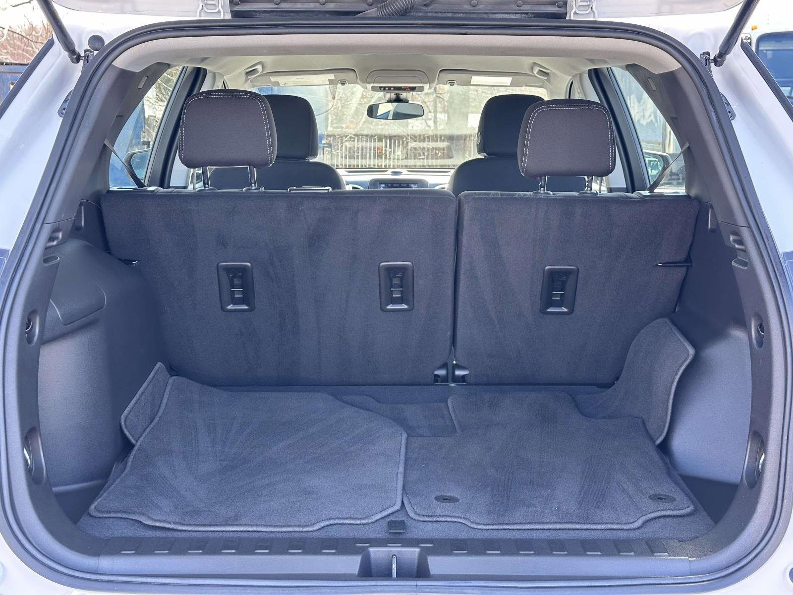 Certified 2024 Chevrolet Equinox LS w/ Driver Confidence II Package image 24