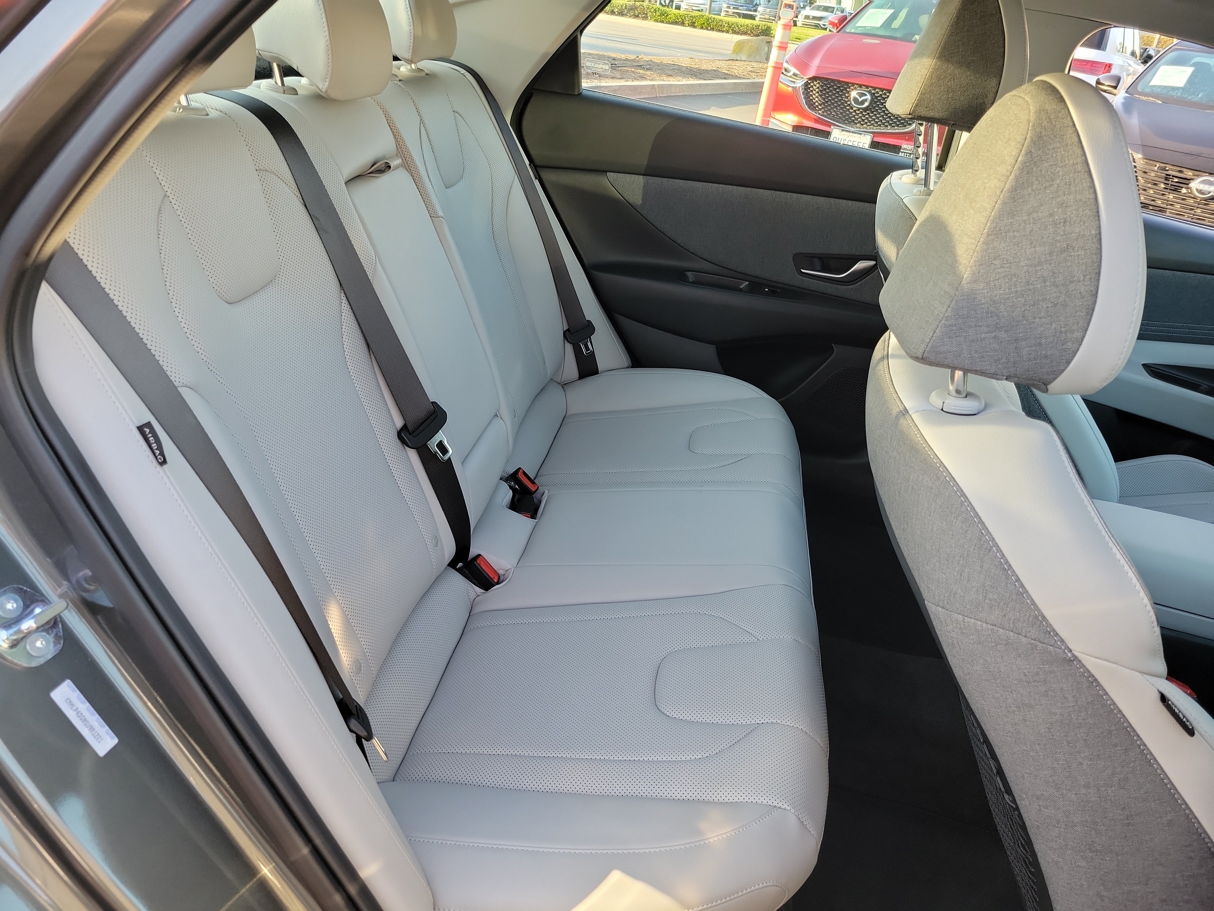Certified 2025 Hyundai Elantra Limited FWD image 23