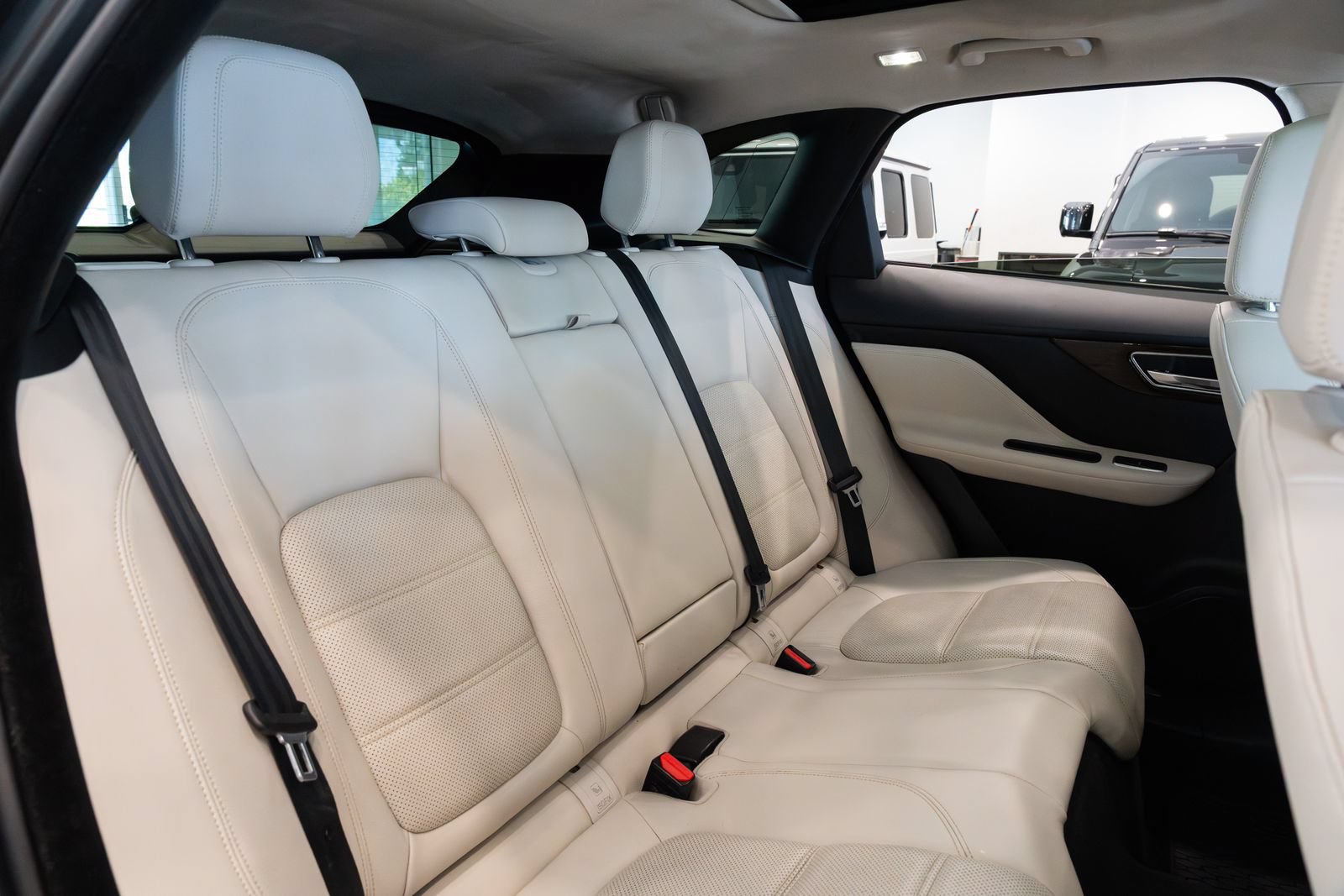 Used 2019 Jaguar F-PACE Prestige AWD/4WD image 22