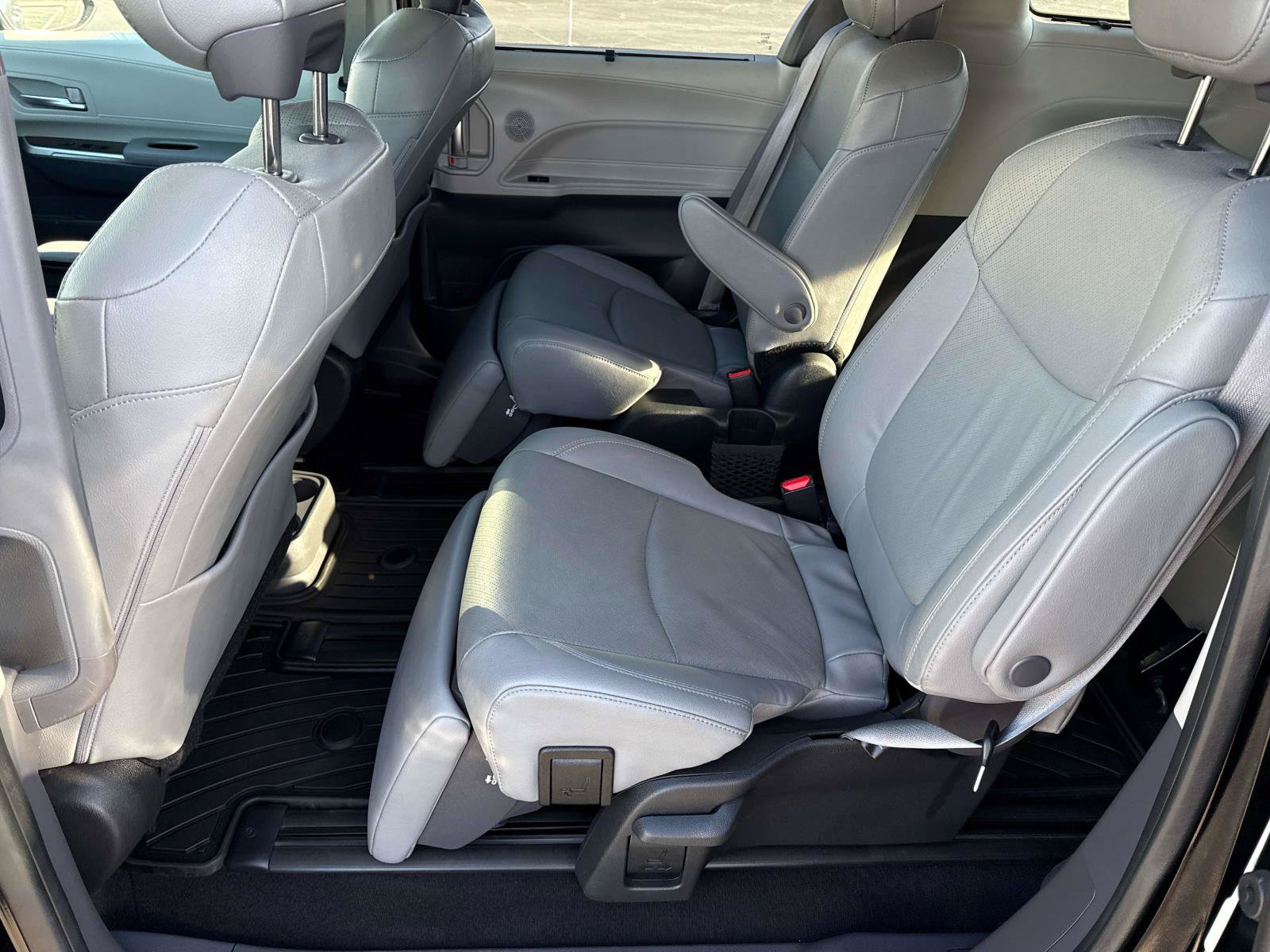 Used 2024 Toyota Sienna Limited AWD/4WD image 14