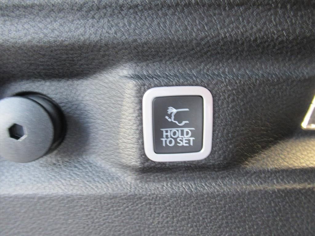 Used 2025 Jeep Grand Cherokee L Laredo w/ Luxury Tech Group I image 36