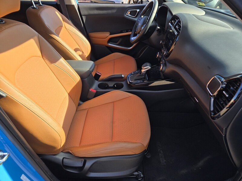 Certified 2025 Kia Soul EX FWD image 16