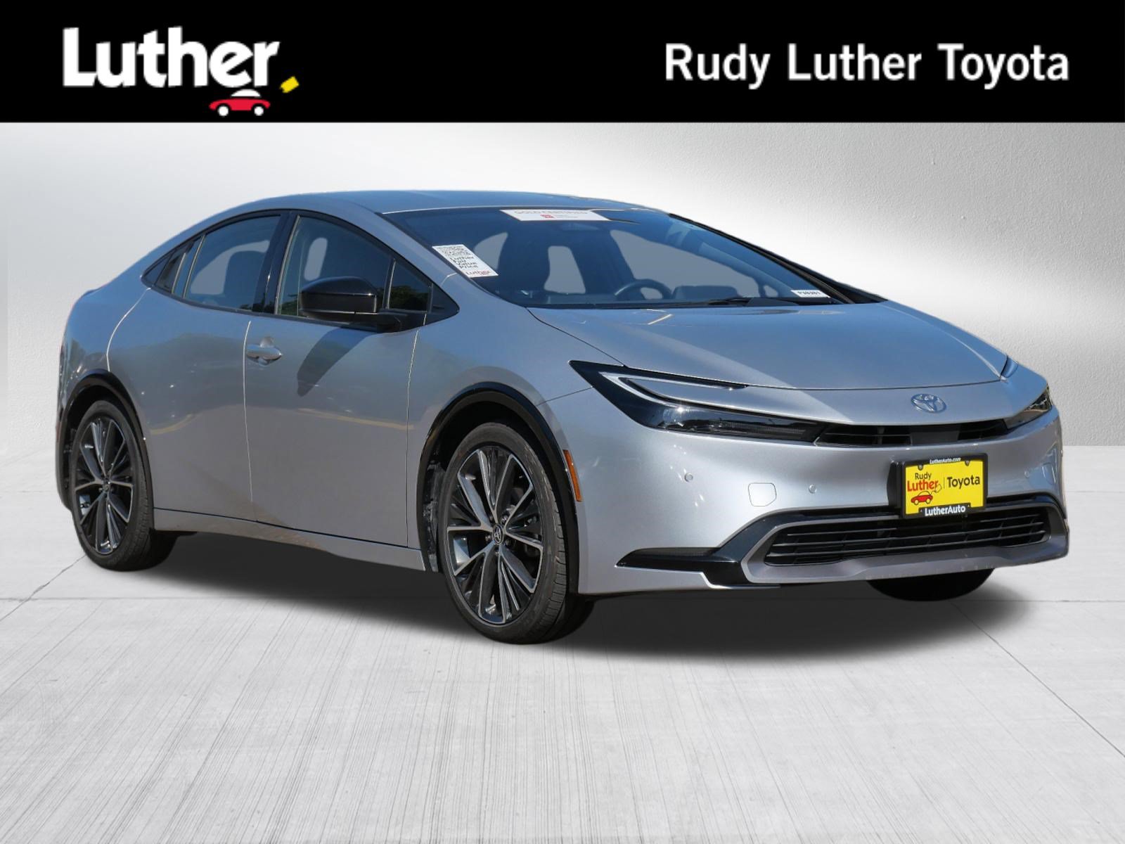 Certified 2025 Toyota Prius XLE FWD image 1