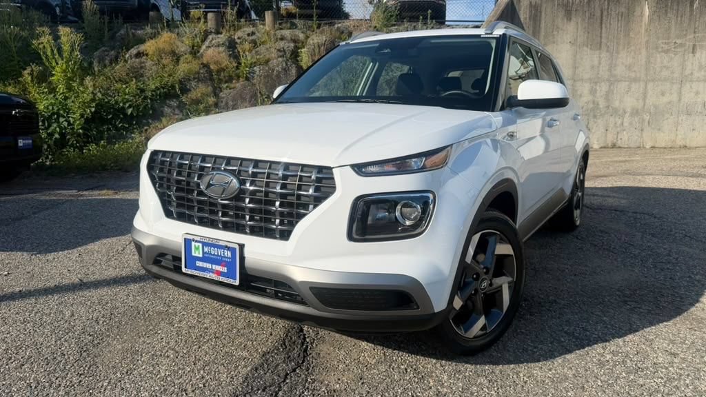 Certified 2026 Hyundai Venue SEL FWD image 2