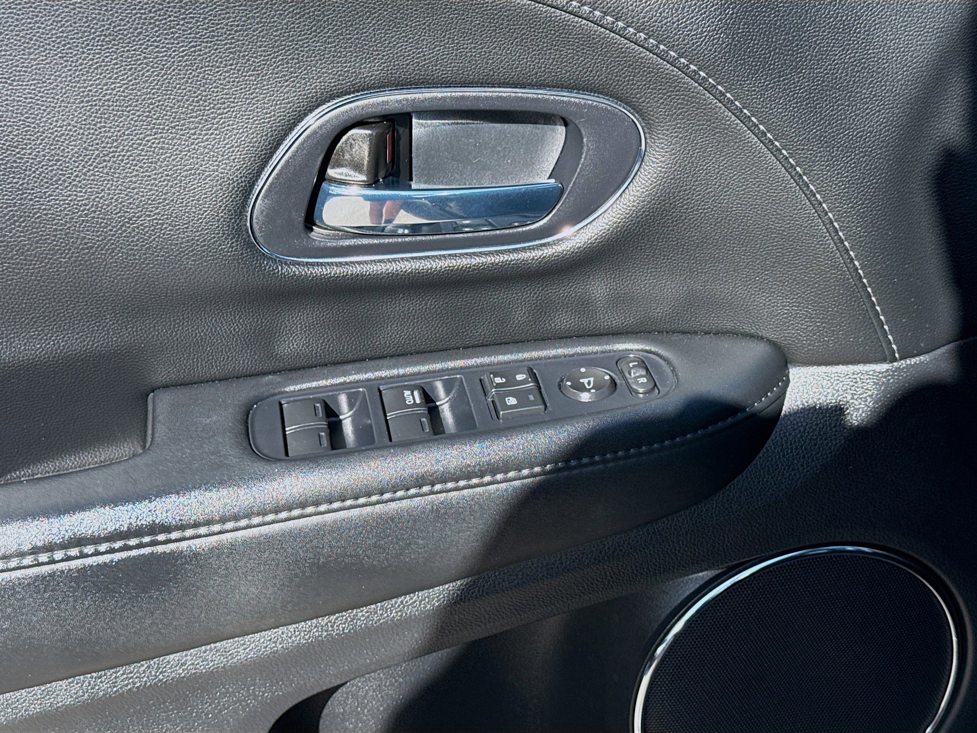 Used 2022 Honda HR-V EX-L image 16