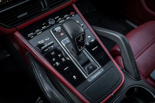 Used 2022 Porsche Cayenne Platinum Edition image 35