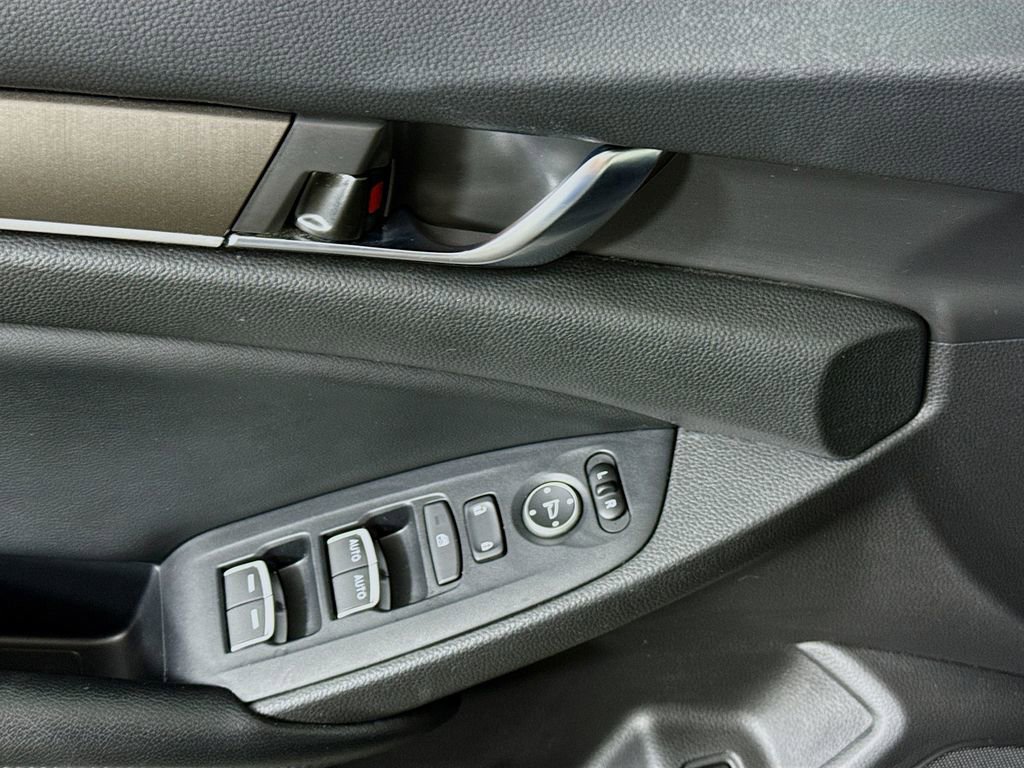 Used 2018 Honda Accord LX image 21