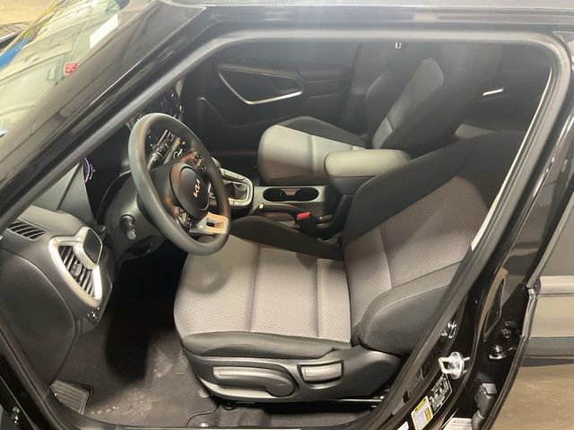 Used 2025 Kia Soul LX w/ LX Technology Package FWD image 11