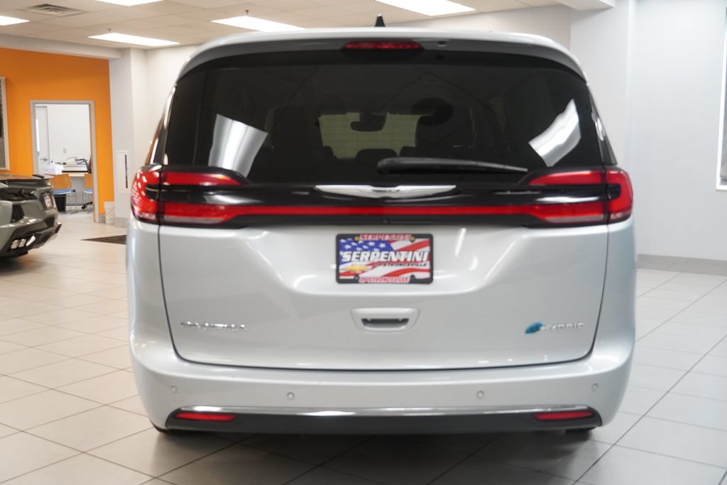 Used 2024 Chrysler Pacifica Limited FWD image 10