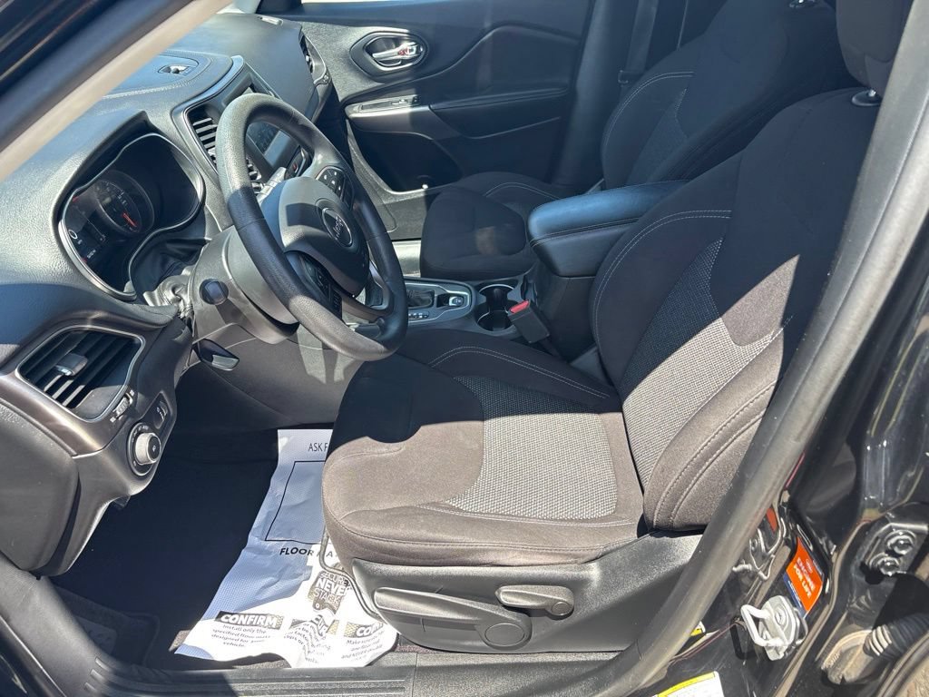 Used 2019 Jeep Cherokee Latitude w/ Popular Appearance Group FWD image 15