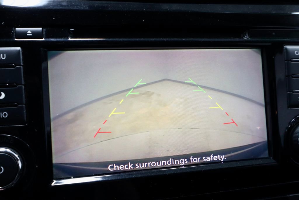 Used 2018 Nissan Rogue SV image 2