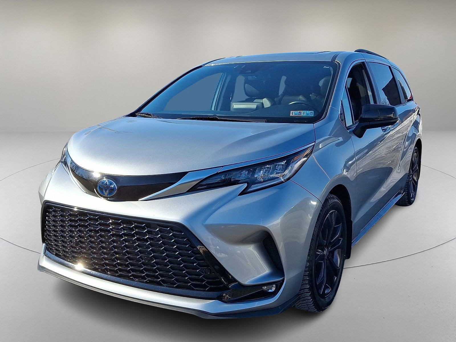 Used 2022 Toyota Sienna XSE w/ XSE Plus Package video 4