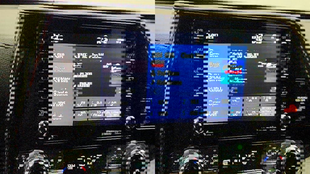 Used 2021 Toyota Highlander XLE image 19