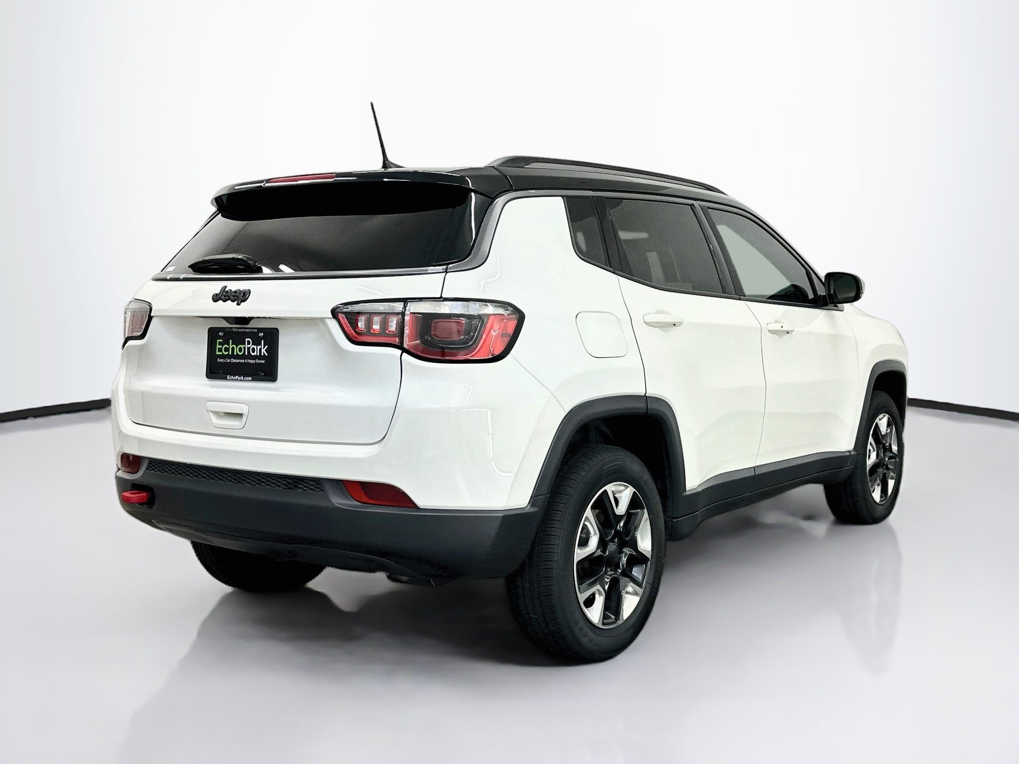 Used 2017 Jeep Compass Trailhawk w/ Leather Interior Group AWD/4WD image 9