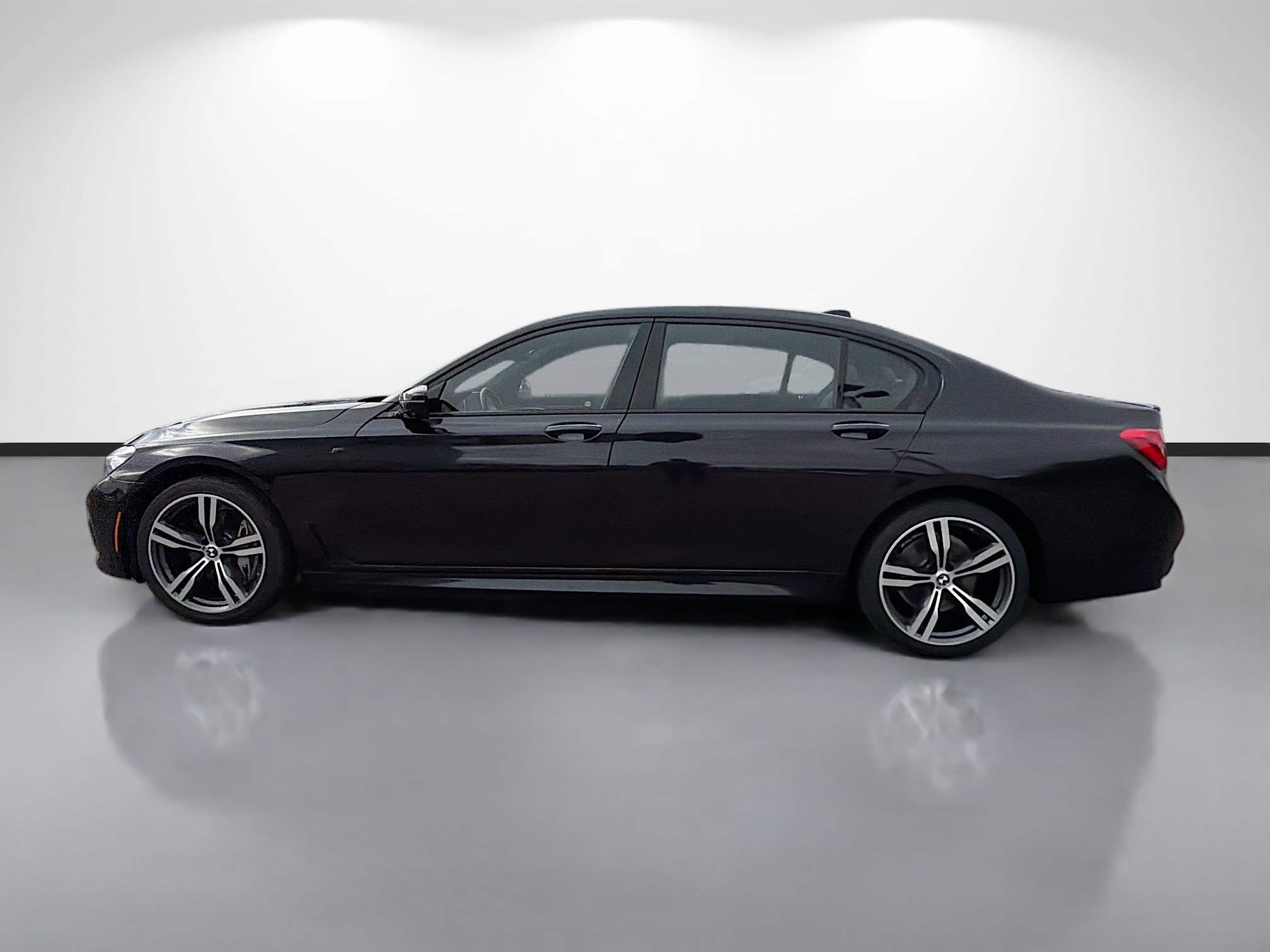 Used 2019 BMW 740i 740i w/ M Sport Package image 6